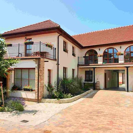 Alva Pension 1 มิคูลอฟ ภายนอก รูปภาพ
